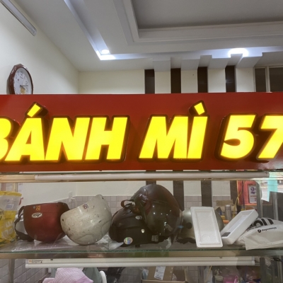 Chữ mica có đèn phát sáng mặt chữ